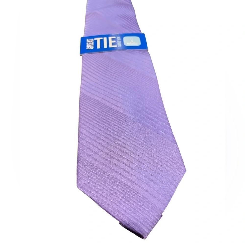 💜NWT Saville Row Lavender 100% Silk Tie. Beautiful color, subtle stripe pattern
